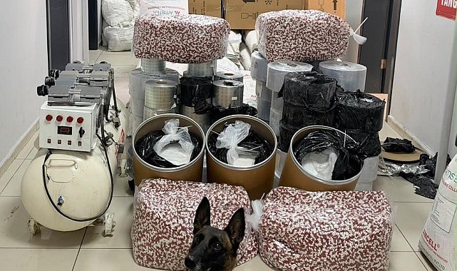 Mersin'de 1 ton 100 kilo katkı ile 100 kilo sentetik ecza maddesi ele geçirildi