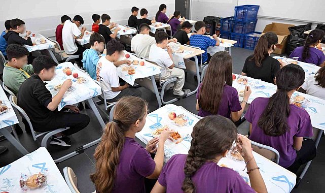 Mersin'de 3 bin öğrenciye günlük ücretsiz öğle yemeği desteği