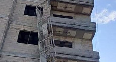 Mersin'de inşaat iskelesinden düşen işçi hayatını kaybetti
