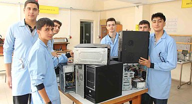 Meslek liseliler elektronik atıkları geri dönüştürüyor: Hedef köy okuluna bilgisayar laboratuvarı