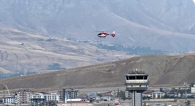 Metabolik hastalığı olan çocuk ambulans helikopter ile Van'a getirildi