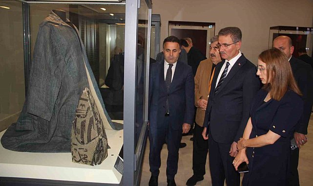 Mevlana'nın hırkası ve Şems-i Tebrizi'nin serpuşu Erzurum'da sergileniyor