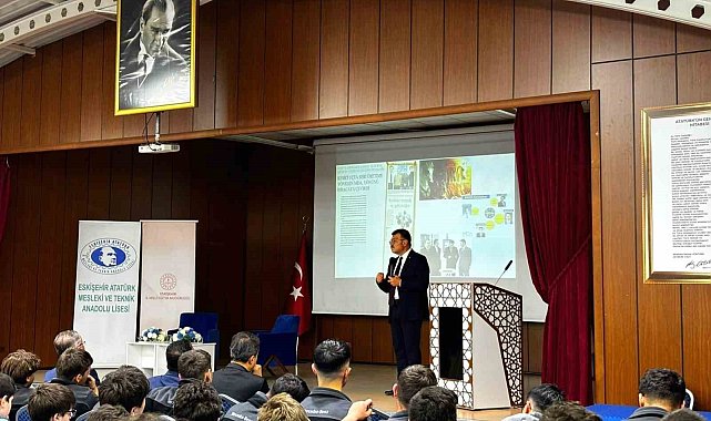 Mezun olduğu okulda öğrencilerle buluştu