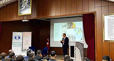 Mezun olduğu okulda öğrencilerle buluştu