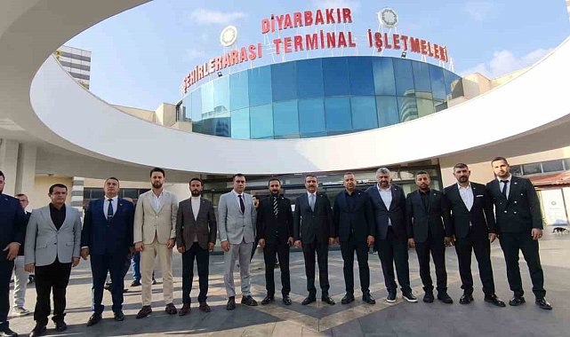MHP Diyarbakır İl Başkanı Özcoşkun, otobüs terminalinde esnafla bir araya geldi