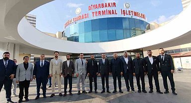 MHP Diyarbakır İl Başkanı Özcoşkun, otobüs terminalinde esnafla bir araya geldi