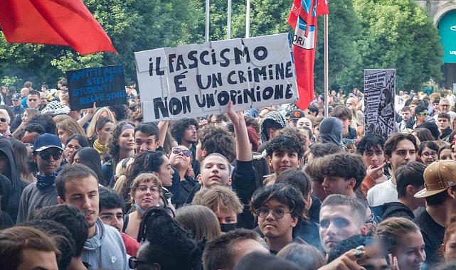 Milano'da protestocular polisle çatıştı