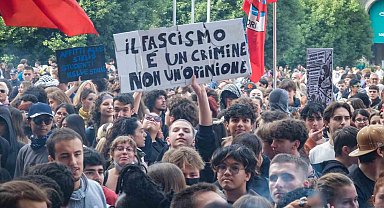Milano'da protestocular polisle çatıştı
