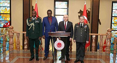 Millî Savunma Bakanı Güler, Gambiyalı mevkidaşı Joof'u askerî törenle karşıladı