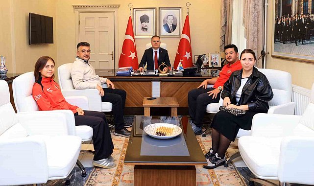 Milli okçulardan Vali Akbıyık'a ziyaret