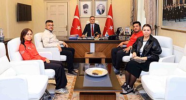 Milli okçulardan Vali Akbıyık'a ziyaret