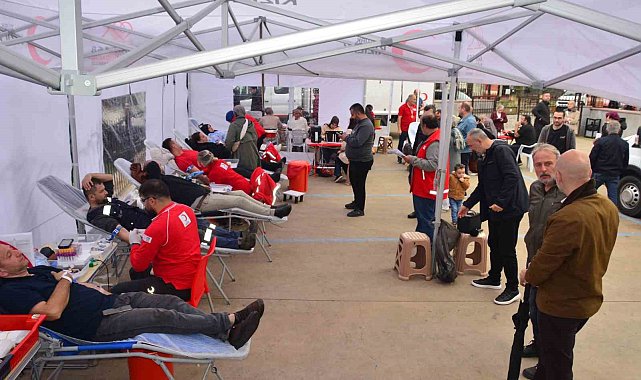 Minik öğrenciler ailelerini teşvik etti, 156 ünite kan toplandı