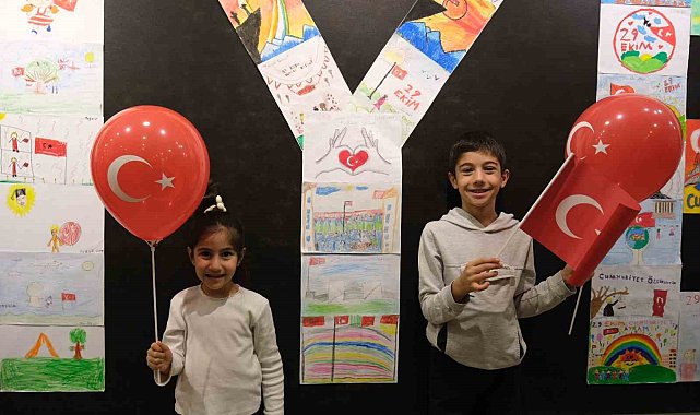 Minik ressamlar Cumhuriyet sevgisini resimleriyle anlattı