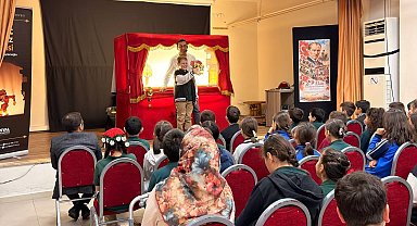 Minikler Hacivat ve Karagöz ile eğlendi
