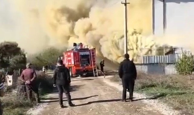 Mobilya dükkanındaki yangın paniğe neden oldu