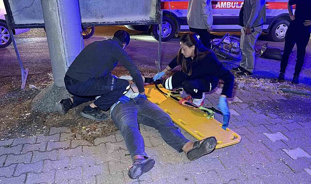 Motosiklet ile otomobil çarpıştı: 2 yaralı
