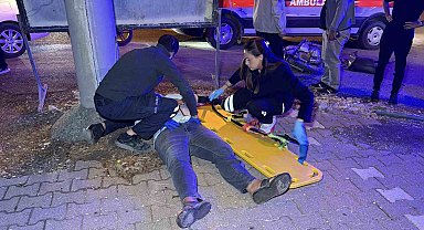 Motosiklet ile otomobil çarpıştı: 2 yaralı
