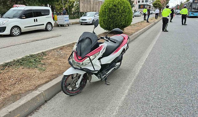 Motosiklet yayaya çarptı: 1'i ağır 2 yaralı