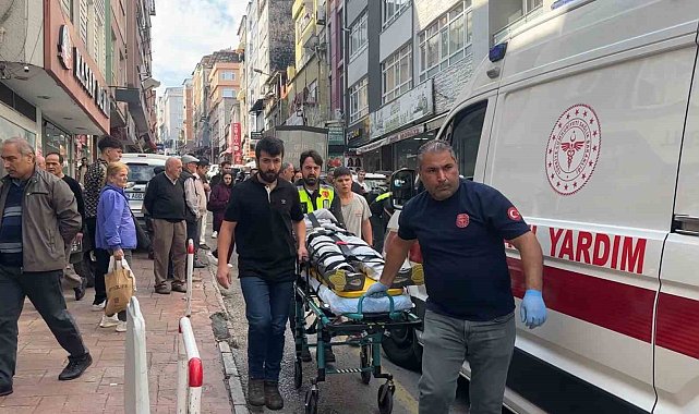 Motosikletinden inen kuryeye SUV araç çarptı