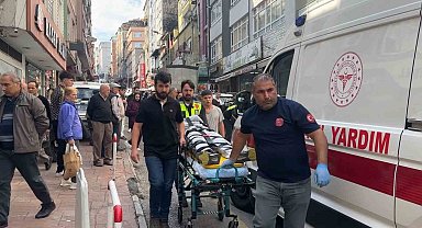 Motosikletinden inen kuryeye SUV araç çarptı