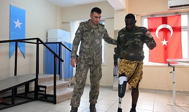 MSB, Somali'deki Recep Tayyip Erdoğan Eğitim ve Araştırma Hastanesine protez bacak yardımı yapıldığını duyurdu