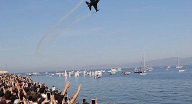 Mudanya'da SoloTürk yoğunluğu... Onlar gökyüzünde süzüldü, trafik kilitlendi