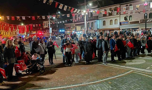 Mudurnu'da Cumhuriyet coşkusu fener alayı ile taçlandı
