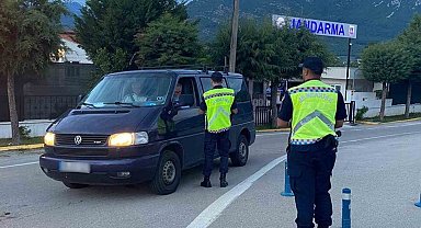 Muğla'da Jandarma trafik denetimlerinde 45 sürücünün ehliyeti geri alındı