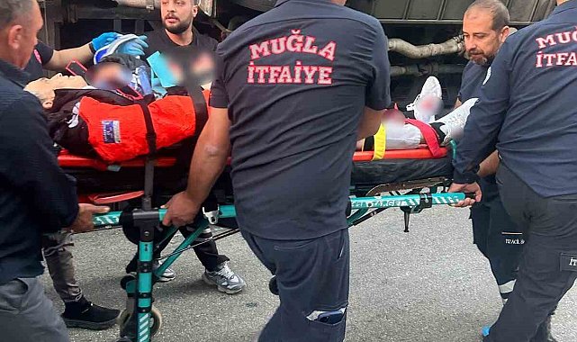 Muğla'da servis minibüsü devrildi: 2'si ağır 3 yaralı