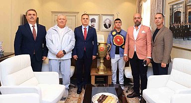 Muğlalı genç pehlivan Buğra Vali Akbıyık'ı ziyaret etti