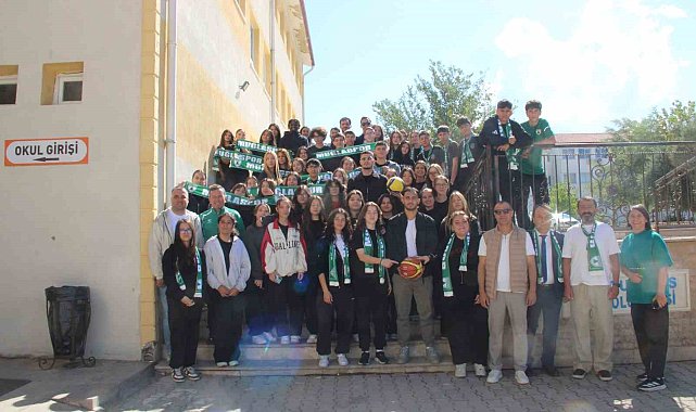 Muğlaspor oyuncuları, Turgut Reis Anadolu Lisesi'nde gençlerin sorularını yanıtladı