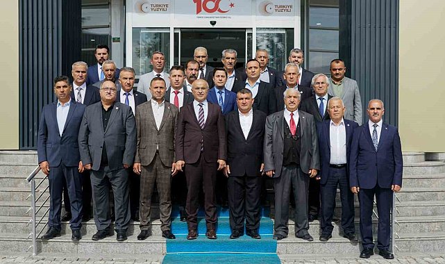 Muhtarlar Dayanışma Derneğinden Başkan Er'e hizmet teşekkürü
