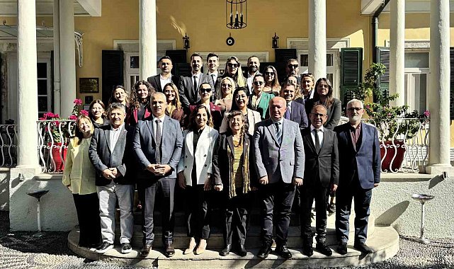 Muhtarlar Konfederasyonu temsilcileri ile Adm ve Gdz Elektrik temsilcileri İzmir'de buluştu
