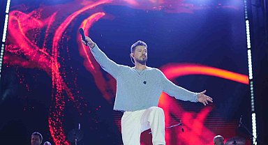Murat Boz GastroAntep'te sevilen şarkılarını Gaziantepliler için söyledi