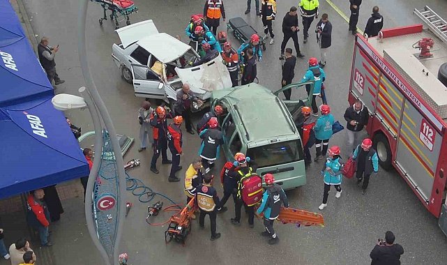 Muş'ta 100 personelin katılımıyla trafik kazası tatbikatı yapıldı