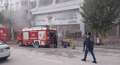 Mut'ta halı ve mobilya mağazasında yangın