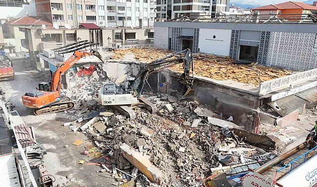 Nazilli Ahmet Şensan Kültür Merkezi'nde yıkım çalışmaları başladı
