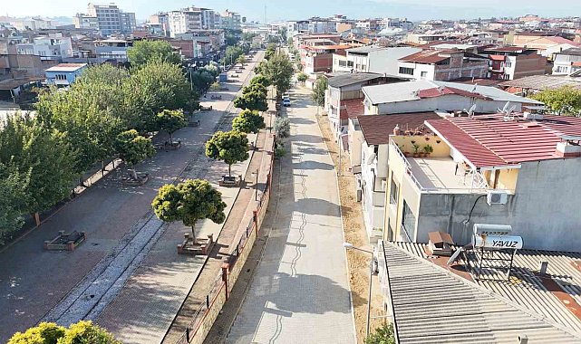 Nazilli Belediyesi'nin yol çalışmaları sürüyor