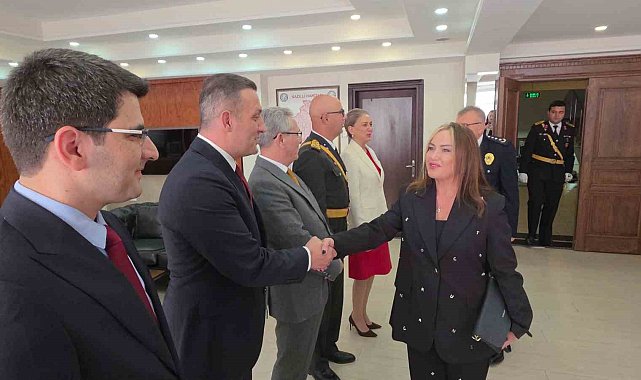 Nazilli'de sokaklar kırmızı beyaza büründü