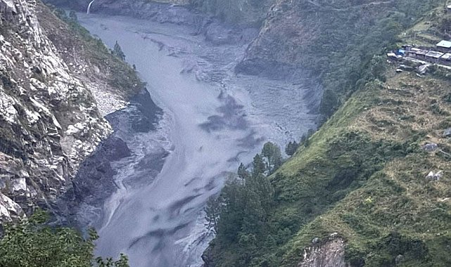 Nepal'deki selde 100'den fazla yabancı dağcı mahsur