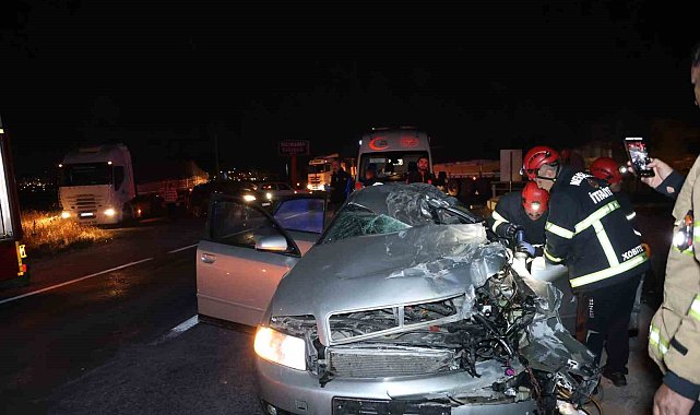 Nevşehir'de feci kaza: Otomobil tıra çarptı, 2 kişi hayatını kaybetti