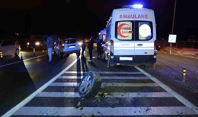 Nevşehir'de iki otomobil kafa kafaya çarpıştı: 3'ü Çinli turist 5 yaralı