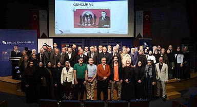 Nevzat Tarhan "Gençler geleceğe hazırlanırken sürü psikolojisinden çıkmalı"