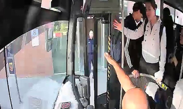 Niğde'de halk otobüsü şoförü rahatsızlanan öğrenciyi hastaneye yetiştirdi