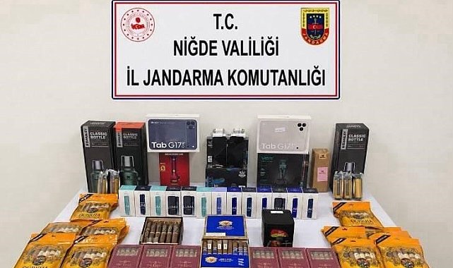 Niğde'de kaçak ürün operasyonu: Çok sayıda elektronik cihaz ve tütün ürünü ele geçirildi