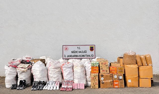 Niğde'de kargo aracından kaçak ürün çıktı