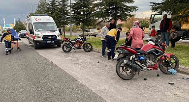 Niğde'de motosikletler kafa kafaya çarpıştı: 2 yaralı