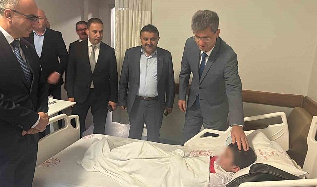 Öğrenci servisi ile otomobil çarpıştı: 5 yaralı