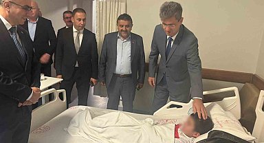 Öğrenci servisi ile otomobil çarpıştı: 5 yaralı