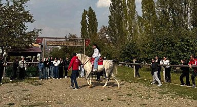 Öğrenciler çiftlikte bağımlılığa karşı bilinçlendirildi
